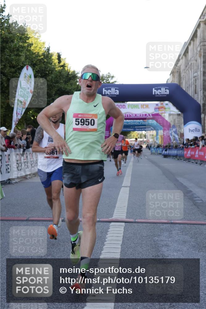 06.09.2026 - CURREX Alsterlauf Yannick Fuchs http://msf.ph/oto/10135179 06.09.2026 09:43:01 Ziel 2715, 3361, 5950, 6140, 6221, 6421, 8321 meine-sportfotos.de
