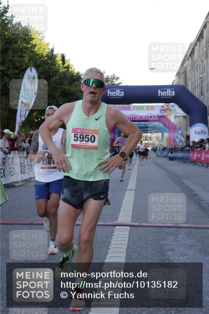 06.09.2026 - CURREX Alsterlauf Yannick Fuchs http://msf.ph/oto/10135182 06.09.2026 09:43:02 Ziel 2715, 3361, 5950, 6140, 6221, 6421, 8321 meine-sportfotos.de