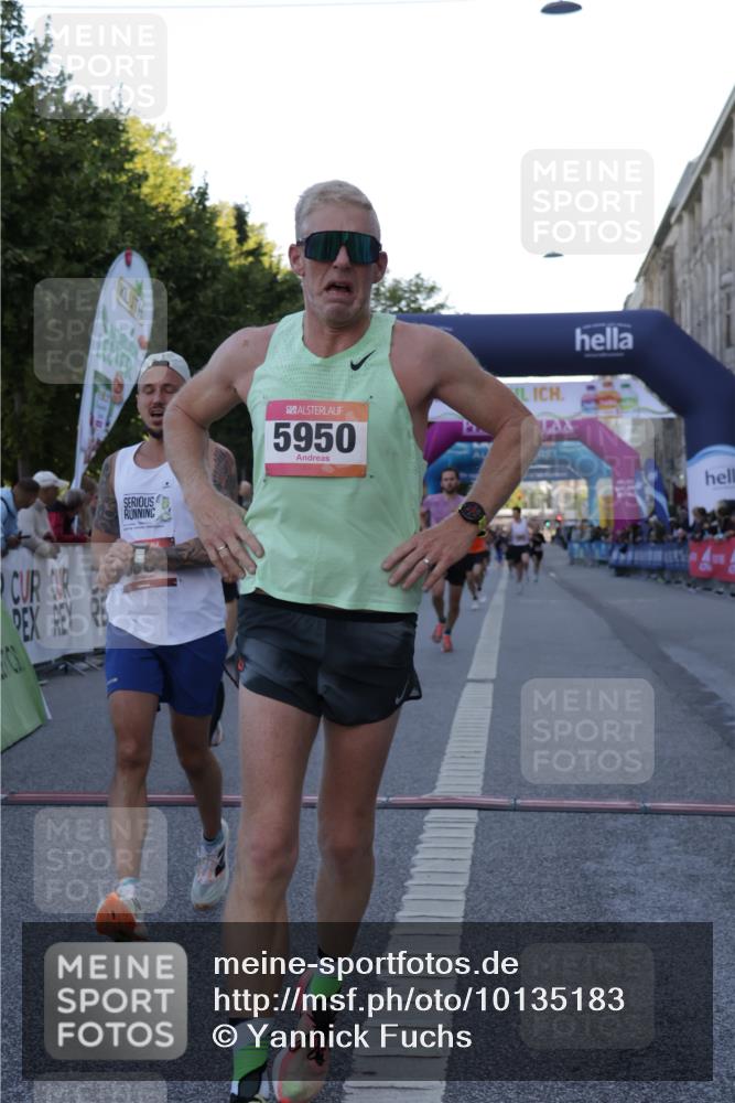 06.09.2026 - CURREX Alsterlauf Yannick Fuchs http://msf.ph/oto/10135183 06.09.2026 09:43:02 Ziel 2715, 3361, 5950, 6140, 6221, 6421, 8321 meine-sportfotos.de