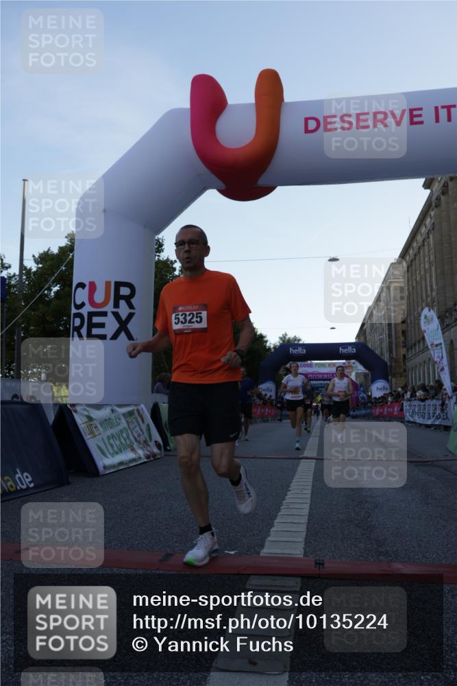 06.09.2026 - CURREX Alsterlauf Yannick Fuchs http://msf.ph/oto/10135224 06.09.2026 09:43:09 Ziel 2907, 3361, 3572, 3753, 5325, 5955, 5963, 6002, 6221, 8233, 8321, 8330 meine-sportfotos.de