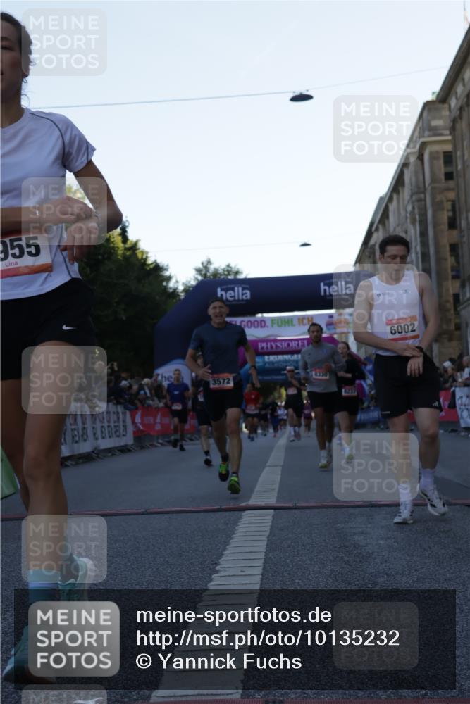 06.09.2026 - CURREX Alsterlauf Yannick Fuchs http://msf.ph/oto/10135232 06.09.2026 09:43:11 Ziel 2137, 2907, 3572, 3753, 5325, 5776, 5904, 5952, 5955, 5963, 6002, 6221, 8233, 8330 meine-sportfotos.de