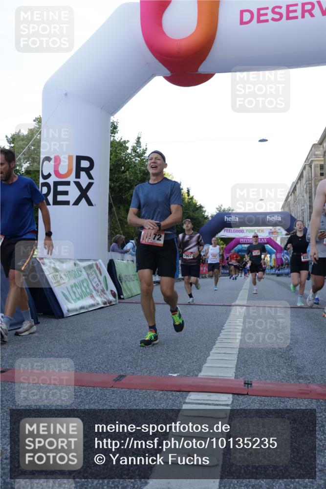 06.09.2026 - CURREX Alsterlauf Yannick Fuchs http://msf.ph/oto/10135235 06.09.2026 09:43:13 Ziel 2137, 2907, 3572, 3753, 5325, 5776, 5904, 5952, 5955, 5963, 6002, 8233, 8330 meine-sportfotos.de