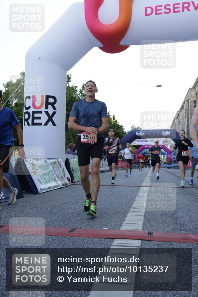 06.09.2026 - CURREX Alsterlauf Yannick Fuchs http://msf.ph/oto/10135237 06.09.2026 09:43:13 Ziel 2137, 2907, 3572, 3753, 5325, 5776, 5904, 5952, 5955, 5963, 6002, 8233, 8330 meine-sportfotos.de