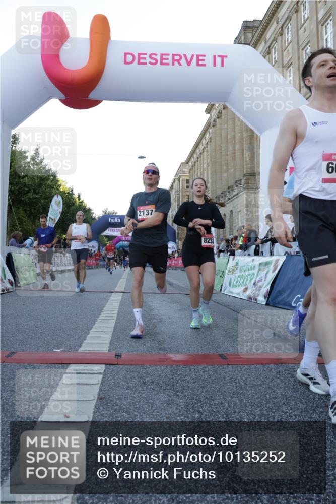 06.09.2026 - CURREX Alsterlauf Yannick Fuchs http://msf.ph/oto/10135252 06.09.2026 09:43:15 Ziel 2137, 2907, 3366, 3572, 3753, 5325, 5649, 5776, 5904, 5952, 5955, 5963, 6002, 8233, 8330 meine-sportfotos.de