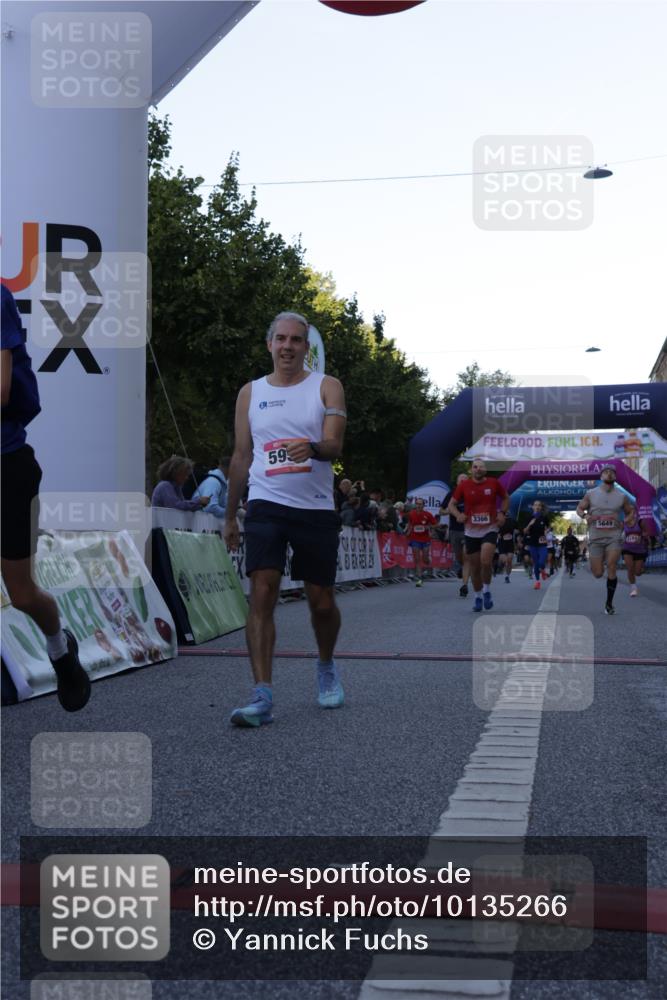 06.09.2026 - CURREX Alsterlauf Yannick Fuchs http://msf.ph/oto/10135266 06.09.2026 09:43:16 Ziel 2137, 2907, 3366, 3572, 3753, 4016, 5649, 5776, 5904, 5952, 5955, 5963, 6002, 6104, 8233, 8330 meine-sportfotos.de