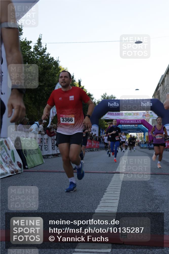 06.09.2026 - CURREX Alsterlauf Yannick Fuchs http://msf.ph/oto/10135287 06.09.2026 09:43:19 Ziel 2137, 2907, 3366, 3572, 4016, 4988, 5649, 5776, 5904, 5952, 5963, 6002, 6104, 6192, 6267, 6326, 8233, 8330 meine-sportfotos.de