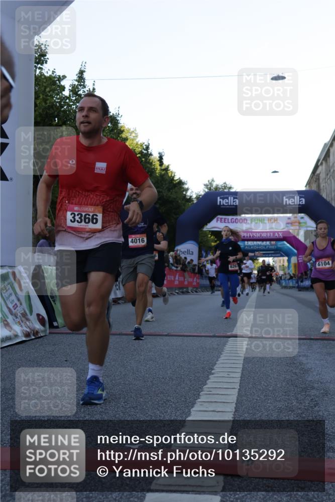 06.09.2026 - CURREX Alsterlauf Yannick Fuchs http://msf.ph/oto/10135292 06.09.2026 09:43:20 Ziel 2137, 2907, 3366, 3489, 3572, 4016, 4988, 5649, 5776, 5904, 5952, 6104, 6192, 6267, 6326, 8233, 8330 meine-sportfotos.de