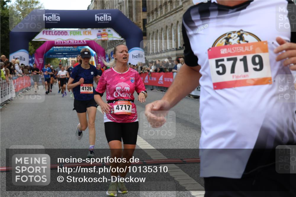 06.09.2026 - CURREX Alsterlauf Strokosch-Dieckow http://msf.ph/oto/10135310 06.09.2026 09:56:55 Ziel 2236, 2931, 3587, 3609, 3638, 3689, 4126, 4717, 5312, 5313, 5543, 5575, 5719, 5939, 5973, 8200 meine-sportfotos.de