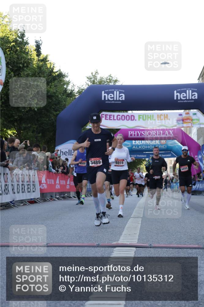06.09.2026 - CURREX Alsterlauf Yannick Fuchs http://msf.ph/oto/10135312 06.09.2026 09:43:23 Ziel 3366, 3489, 4016, 4397, 4443, 4505, 4988, 5649, 5776, 5919, 5952, 6104, 6192, 6267, 6326, 8164 meine-sportfotos.de