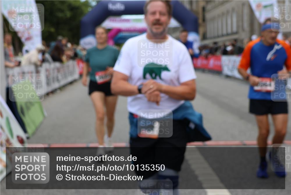 06.09.2026 - CURREX Alsterlauf Strokosch-Dieckow http://msf.ph/oto/10135350 06.09.2026 10:09:46 Ziel 2064, 2078, 2622, 3785, 3787, 4713, 4784, 5199, 5357, 5835, 5836, 5851, 6466 meine-sportfotos.de