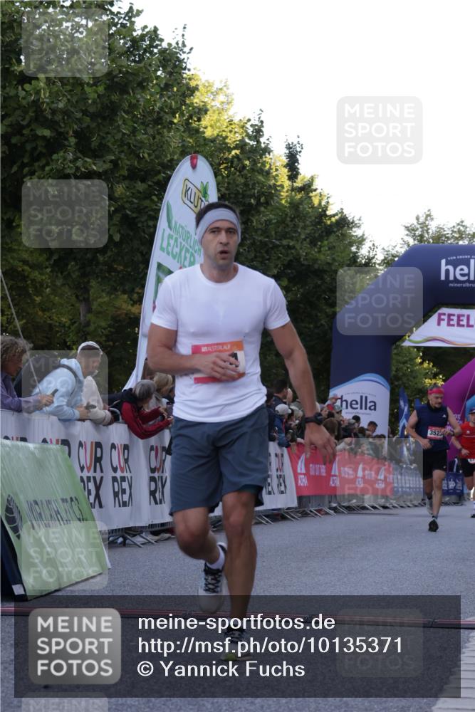 06.09.2026 - CURREX Alsterlauf Yannick Fuchs http://msf.ph/oto/10135371 06.09.2026 09:43:30 Ziel 3489, 3523, 3524, 3814, 4089, 4397, 4443, 4505, 5370, 5919, 6192, 8164 meine-sportfotos.de