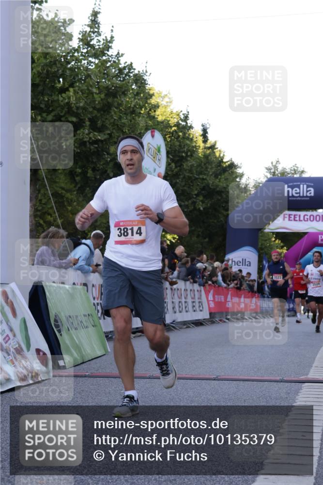 06.09.2026 - CURREX Alsterlauf Yannick Fuchs http://msf.ph/oto/10135379 06.09.2026 09:43:30 Ziel 3489, 3523, 3524, 3814, 4089, 4397, 4443, 4505, 5370, 5919, 6192, 8164 meine-sportfotos.de