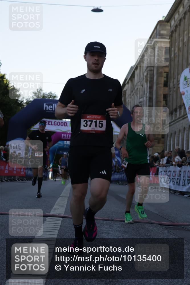 06.09.2026 - CURREX Alsterlauf Yannick Fuchs http://msf.ph/oto/10135400 06.09.2026 09:43:39 Ziel 2166, 2245, 3197, 3523, 3524, 3561, 3715, 5098, 5370, 6371, 6388, 8036, 8316 meine-sportfotos.de