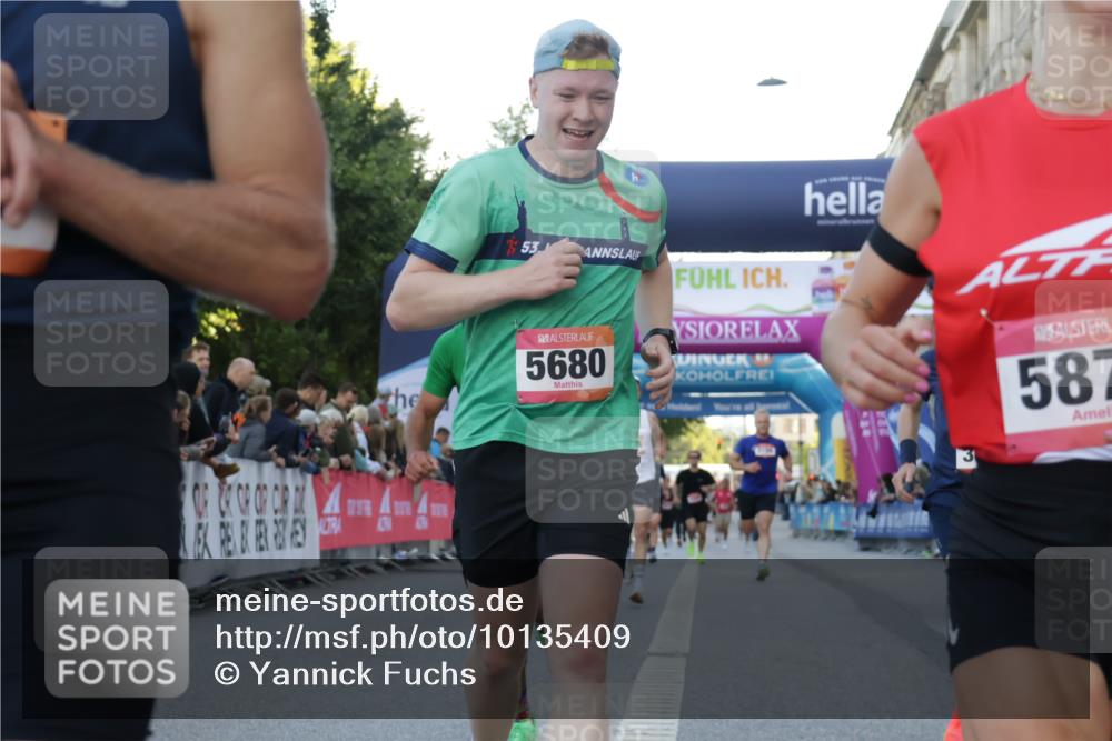 06.09.2026 - CURREX Alsterlauf Yannick Fuchs http://msf.ph/oto/10135409 06.09.2026 09:43:50 Ziel 2398, 2760, 3197, 3646, 3960, 4910, 5348, 5680, 5873, 5874, 6004, 6371 meine-sportfotos.de
