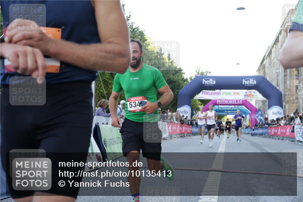 06.09.2026 - CURREX Alsterlauf Yannick Fuchs http://msf.ph/oto/10135413 06.09.2026 09:43:51 Ziel 2198, 2398, 2760, 3646, 3960, 4910, 5348, 5680, 5873, 5874, 6004 meine-sportfotos.de