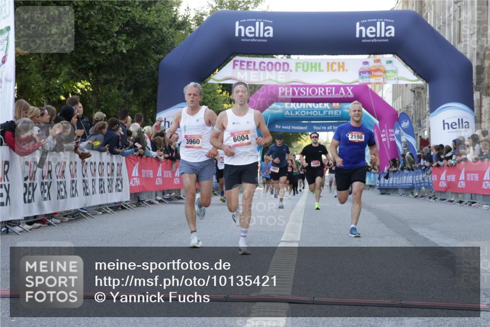 06.09.2026 - CURREX Alsterlauf Yannick Fuchs http://msf.ph/oto/10135421 06.09.2026 09:43:53 Ziel 2198, 2398, 2760, 3269, 3646, 3960, 4910, 5348, 5680, 5873, 5874, 6004 meine-sportfotos.de