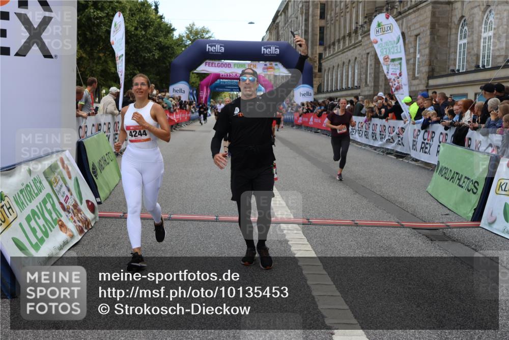 06.09.2026 - CURREX Alsterlauf Strokosch-Dieckow http://msf.ph/oto/10135453 06.09.2026 10:10:01 Ziel 2467, 3163, 3213, 3326, 4242, 4244, 4507, 5733 meine-sportfotos.de