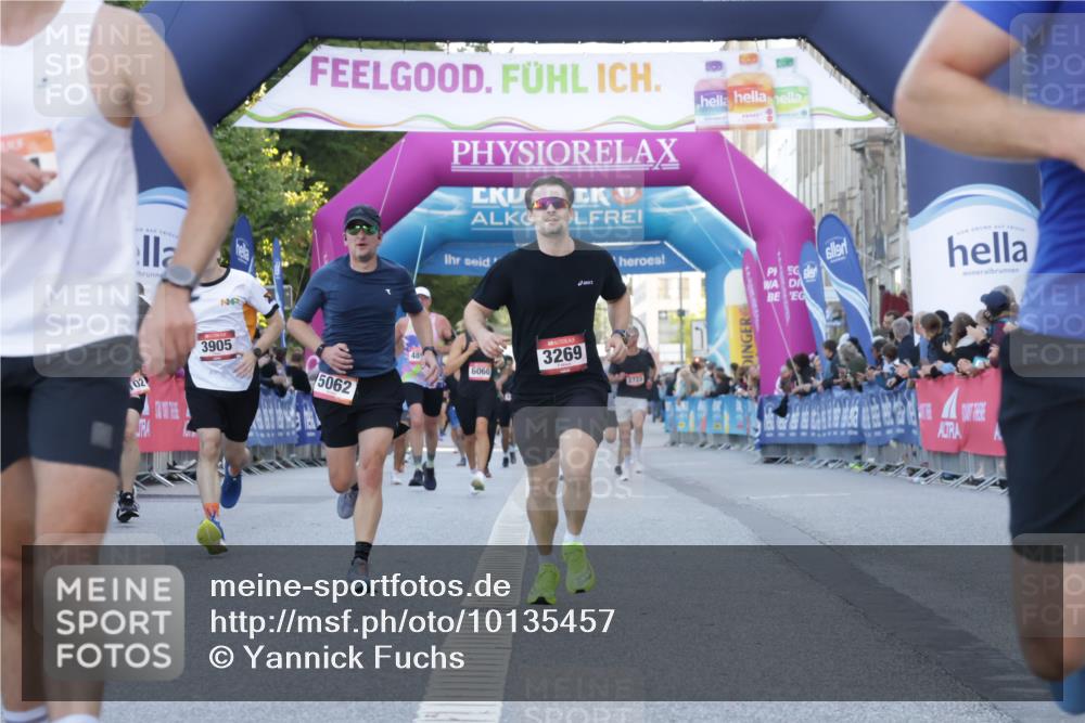 06.09.2026 - CURREX Alsterlauf Yannick Fuchs http://msf.ph/oto/10135457 06.09.2026 09:43:56 Ziel 2198, 2398, 3269, 3646, 3905, 3960, 5062, 5348, 5680, 5873, 5874, 6004, 6102 meine-sportfotos.de
