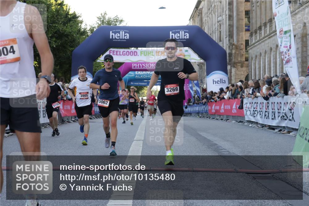 06.09.2026 - CURREX Alsterlauf Yannick Fuchs http://msf.ph/oto/10135480 06.09.2026 09:43:57 Ziel 2198, 2398, 3269, 3646, 3905, 3960, 5062, 5348, 5680, 6004, 6102 meine-sportfotos.de