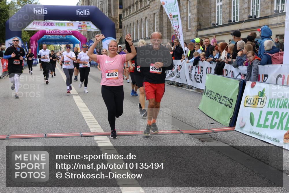 06.09.2026 - CURREX Alsterlauf Strokosch-Dieckow http://msf.ph/oto/10135494 06.09.2026 10:10:08 Ziel 2057, 2607, 2634, 3213, 3277, 3283, 4195, 4246, 4248, 4252, 4507, 4710, 6338, 6354, 8072, 8115, 8149 meine-sportfotos.de