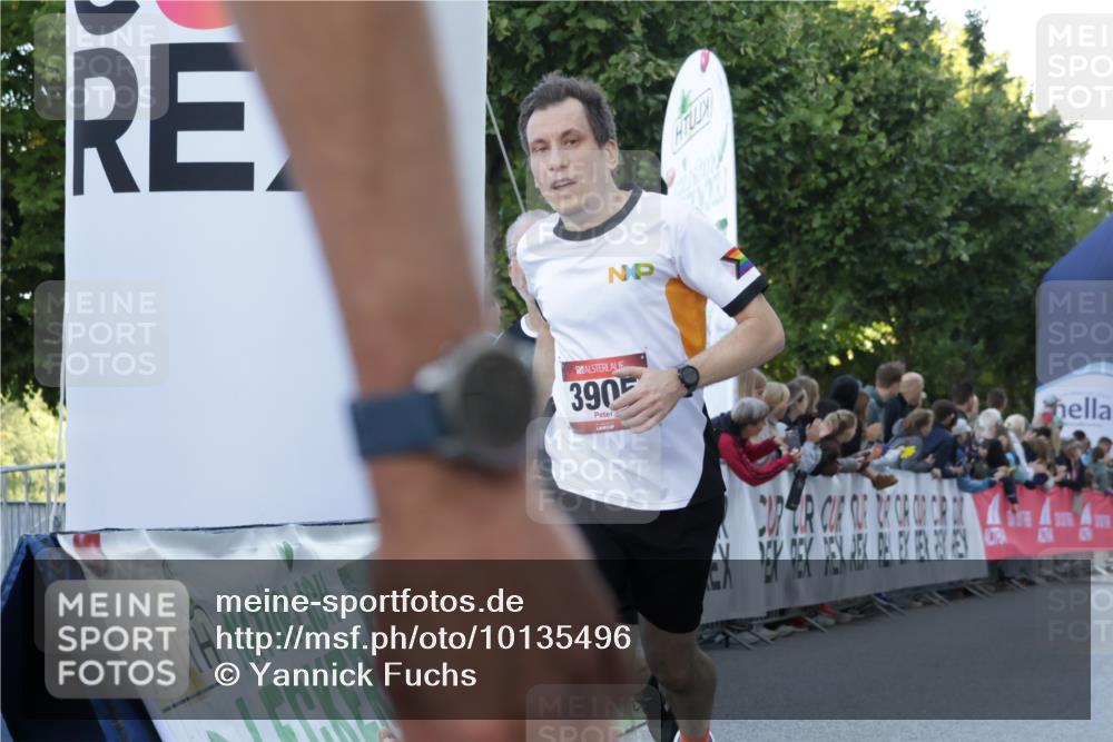 06.09.2026 - CURREX Alsterlauf Yannick Fuchs http://msf.ph/oto/10135496 06.09.2026 09:44:00 Ziel 2198, 3269, 3905, 3960, 4277, 4893, 5062, 5402, 6004, 6060, 6102 meine-sportfotos.de