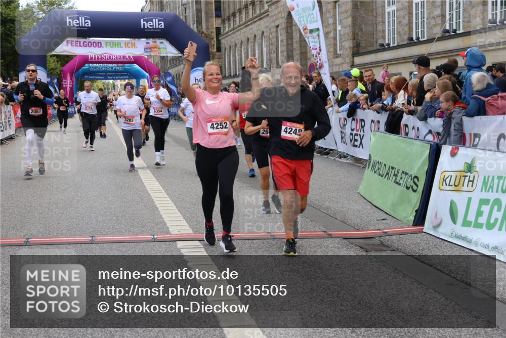 06.09.2026 - CURREX Alsterlauf Strokosch-Dieckow http://msf.ph/oto/10135505 06.09.2026 10:10:08 Ziel 2057, 2607, 2634, 3213, 3277, 3283, 4195, 4246, 4248, 4252, 4507, 4710, 6338, 6354, 8072, 8115, 8149 meine-sportfotos.de