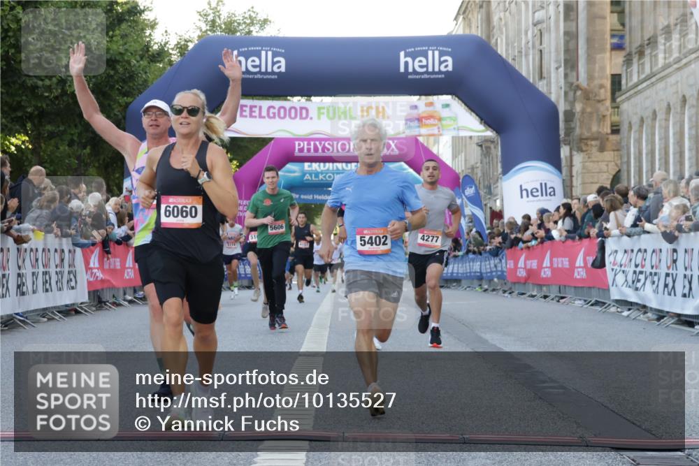 06.09.2026 - CURREX Alsterlauf Yannick Fuchs http://msf.ph/oto/10135527 06.09.2026 09:44:02 Ziel 2198, 3269, 3905, 3960, 3994, 4277, 4893, 5062, 5168, 5402, 5606, 6004, 6060, 6102 meine-sportfotos.de