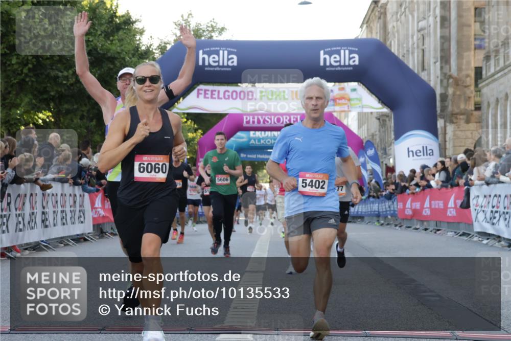 06.09.2026 - CURREX Alsterlauf Yannick Fuchs http://msf.ph/oto/10135533 06.09.2026 09:44:03 Ziel 2139, 2198, 2250, 2723, 3269, 3702, 3905, 3994, 4277, 4893, 5062, 5168, 5402, 5606, 6060, 6102 meine-sportfotos.de