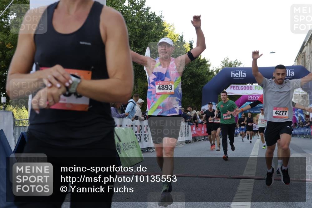 06.09.2026 - CURREX Alsterlauf Yannick Fuchs http://msf.ph/oto/10135553 06.09.2026 09:44:04 Ziel 2139, 2250, 2723, 3269, 3702, 3905, 3994, 4277, 4893, 5062, 5168, 5402, 5606, 6060, 6102 meine-sportfotos.de