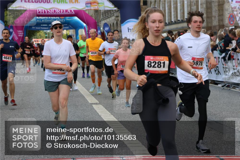 06.09.2026 - CURREX Alsterlauf Strokosch-Dieckow http://msf.ph/oto/10135563 06.09.2026 09:57:27 Ziel 2316, 2900, 2966, 3236, 3559, 3881, 3914, 3978, 4641, 4859, 5345, 5398, 5463, 5510, 5978, 6119, 6279, 8029, 8198, 8281 meine-sportfotos.de