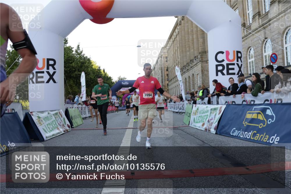 06.09.2026 - CURREX Alsterlauf Yannick Fuchs http://msf.ph/oto/10135576 06.09.2026 09:44:06 Ziel 2139, 2250, 2723, 3702, 3905, 3994, 4157, 4277, 4893, 5062, 5114, 5168, 5402, 5606, 6060, 6102, 8328 meine-sportfotos.de