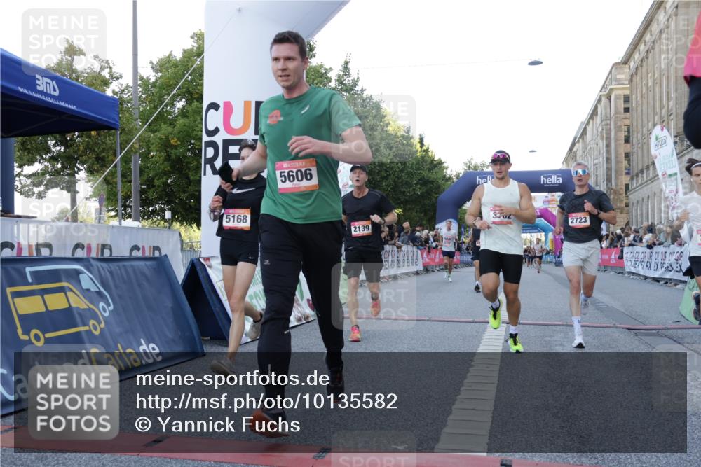 06.09.2026 - CURREX Alsterlauf Yannick Fuchs http://msf.ph/oto/10135582 06.09.2026 09:44:07 Ziel 2139, 2250, 2723, 3702, 3905, 3994, 4157, 4277, 4893, 5114, 5168, 5402, 5606, 6060, 6102, 8328 meine-sportfotos.de