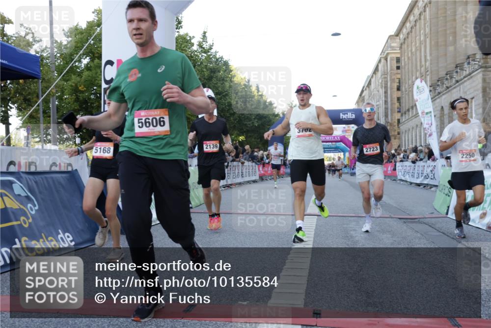 06.09.2026 - CURREX Alsterlauf Yannick Fuchs http://msf.ph/oto/10135584 06.09.2026 09:44:07 Ziel 2139, 2250, 2723, 3702, 3905, 3994, 4157, 4277, 4893, 5114, 5168, 5402, 5606, 6060, 6102, 8328 meine-sportfotos.de