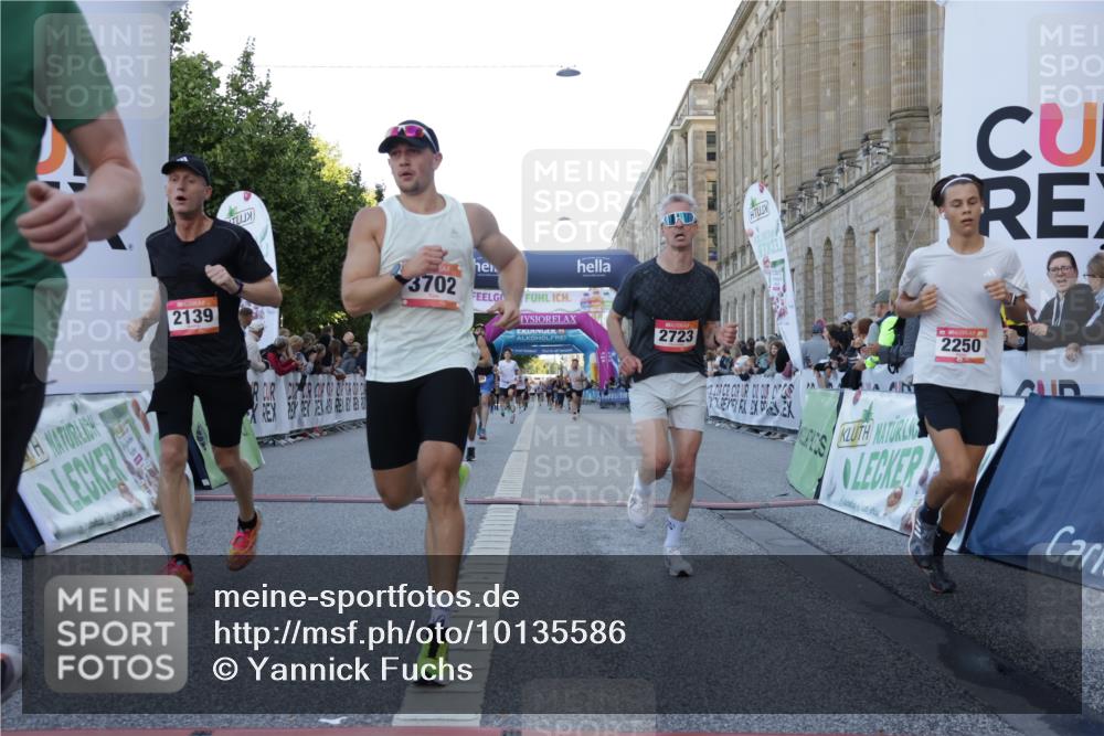 06.09.2026 - CURREX Alsterlauf Yannick Fuchs http://msf.ph/oto/10135586 06.09.2026 09:44:08 Ziel 2139, 2250, 2723, 3702, 3994, 4157, 4277, 4893, 5114, 5168, 5402, 5606, 6060, 8127, 8328 meine-sportfotos.de