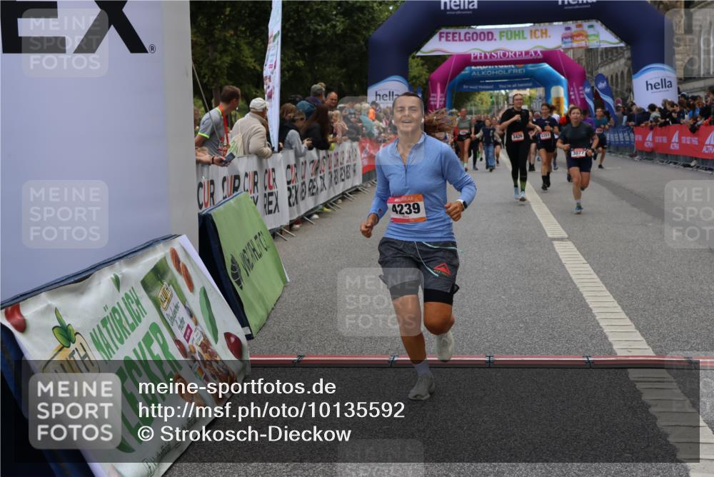 06.09.2026 - CURREX Alsterlauf Strokosch-Dieckow http://msf.ph/oto/10135592 06.09.2026 10:10:30 Ziel 3077, 3426, 4144, 4239, 4694, 6165, 6349 meine-sportfotos.de