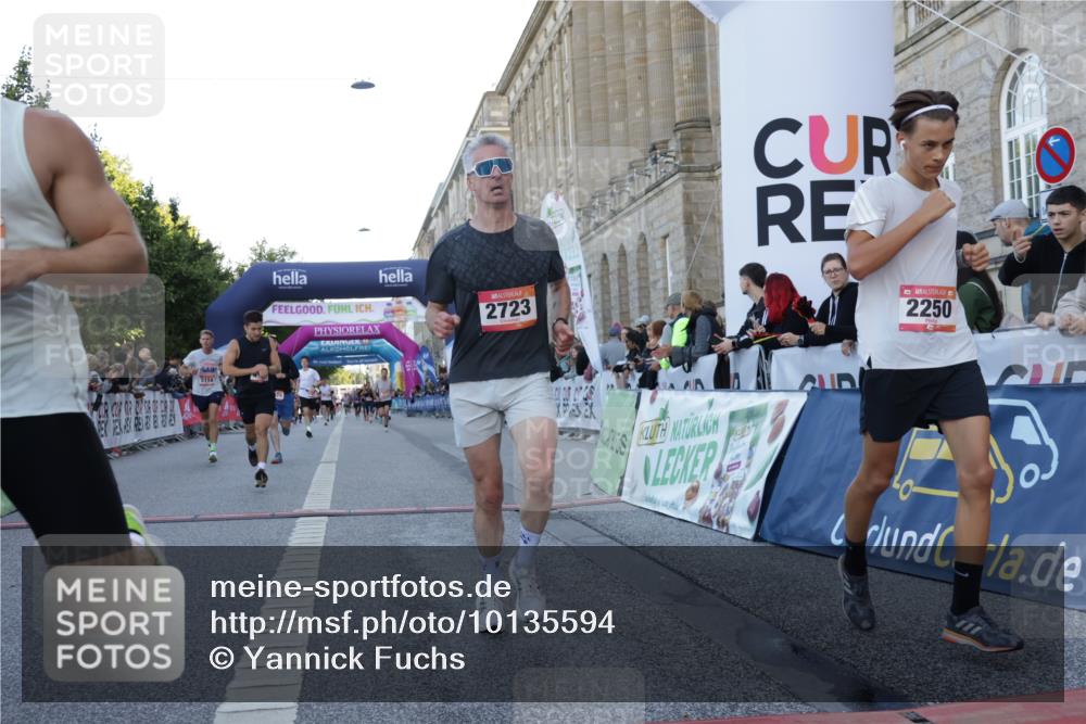 06.09.2026 - CURREX Alsterlauf Yannick Fuchs http://msf.ph/oto/10135594 06.09.2026 09:44:08 Ziel 2139, 2250, 2723, 3702, 3994, 4157, 4277, 4893, 5114, 5168, 5402, 5606, 6060, 8127, 8328 meine-sportfotos.de