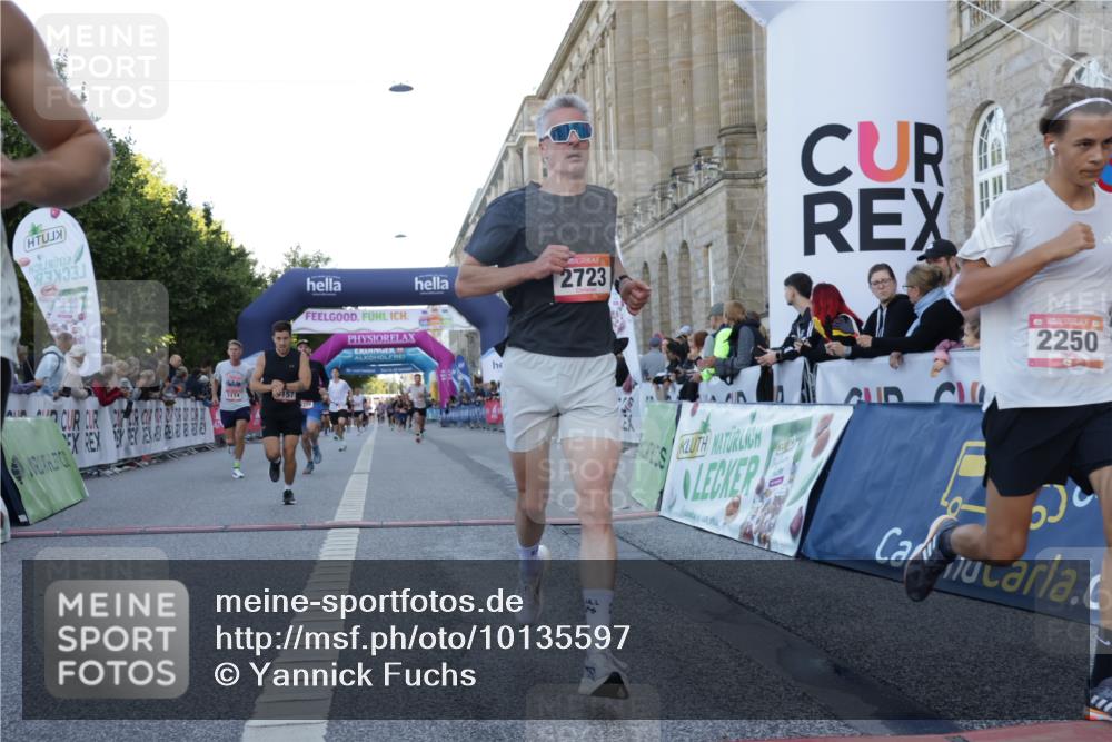 06.09.2026 - CURREX Alsterlauf Yannick Fuchs http://msf.ph/oto/10135597 06.09.2026 09:44:08 Ziel 2139, 2250, 2723, 3702, 3994, 4157, 4277, 4893, 5114, 5168, 5402, 5606, 6060, 8127, 8328 meine-sportfotos.de