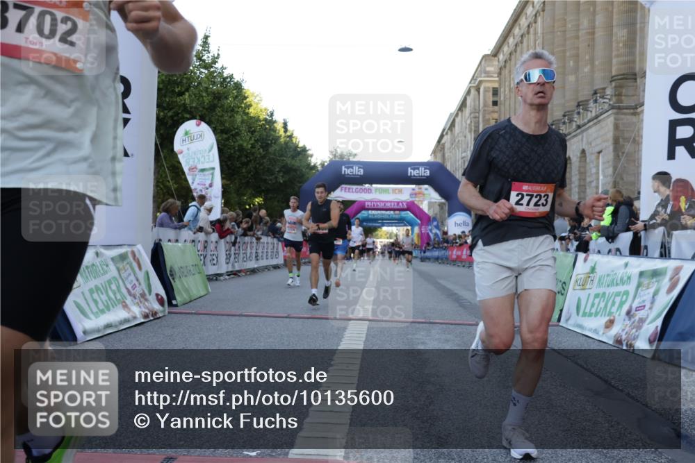 06.09.2026 - CURREX Alsterlauf Yannick Fuchs http://msf.ph/oto/10135600 06.09.2026 09:44:09 Ziel 2139, 2250, 2723, 3010, 3702, 3994, 4157, 4277, 4893, 5114, 5168, 5402, 5606, 6060, 8127, 8328 meine-sportfotos.de