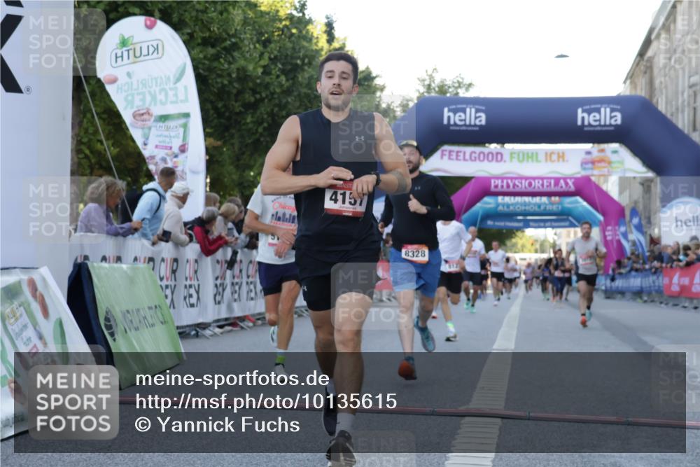 06.09.2026 - CURREX Alsterlauf Yannick Fuchs http://msf.ph/oto/10135615 06.09.2026 09:44:10 Ziel 2139, 2250, 2723, 3010, 3702, 3994, 4157, 4277, 4893, 5114, 5168, 5402, 5530, 5606, 6060, 8127, 8328 meine-sportfotos.de