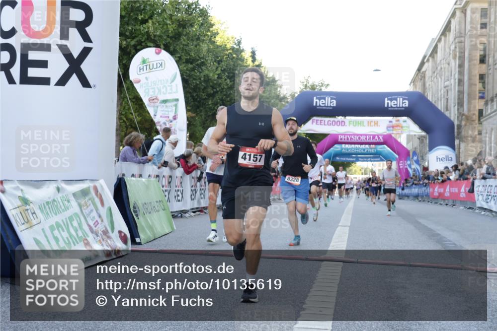 06.09.2026 - CURREX Alsterlauf Yannick Fuchs http://msf.ph/oto/10135619 06.09.2026 09:44:10 Ziel 2139, 2250, 2723, 3010, 3702, 3994, 4157, 4277, 4893, 5114, 5168, 5402, 5530, 5606, 6060, 8127, 8328 meine-sportfotos.de