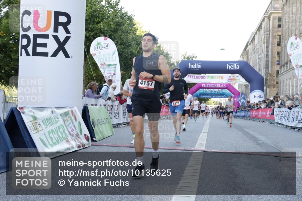 06.09.2026 - CURREX Alsterlauf Yannick Fuchs http://msf.ph/oto/10135625 06.09.2026 09:44:10 Ziel 2139, 2250, 2723, 3010, 3702, 3994, 4157, 4277, 4893, 5114, 5168, 5402, 5530, 5606, 6060, 8127, 8328 meine-sportfotos.de