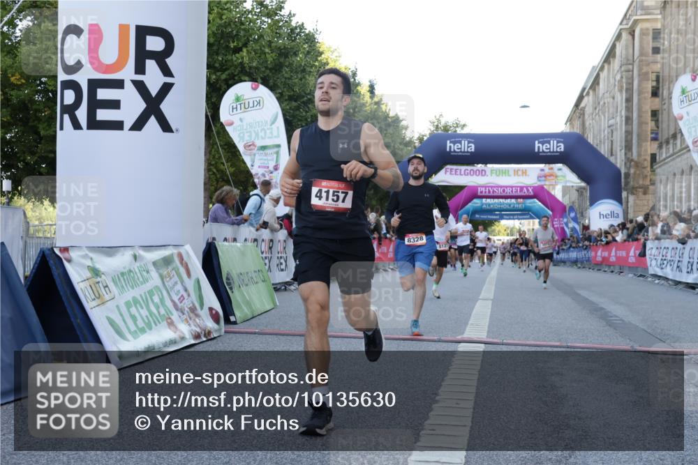 06.09.2026 - CURREX Alsterlauf Yannick Fuchs http://msf.ph/oto/10135630 06.09.2026 09:44:10 Ziel 2139, 2250, 2723, 3010, 3702, 3994, 4157, 4277, 4893, 5114, 5168, 5402, 5530, 5606, 6060, 8127, 8328 meine-sportfotos.de
