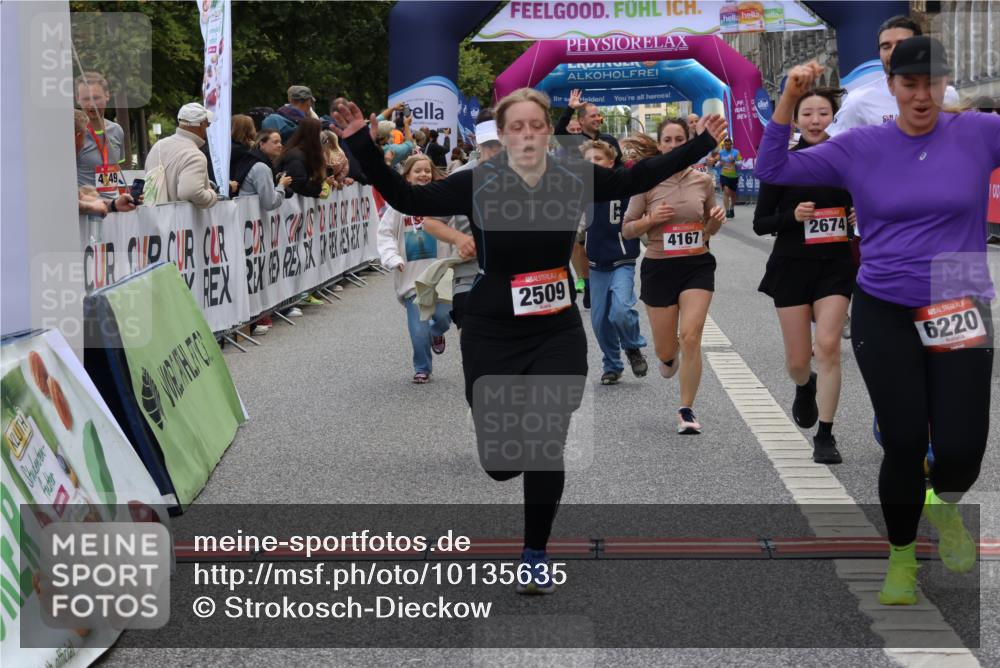 06.09.2026 - CURREX Alsterlauf Strokosch-Dieckow http://msf.ph/oto/10135635 06.09.2026 10:10:40 Ziel 2509, 2589, 2670, 2674, 3077, 3127, 3278, 3345, 3426, 3649, 3930, 4066, 4077, 4167, 4211, 4238, 4697, 4959, 5356, 6220, 6351 meine-sportfotos.de