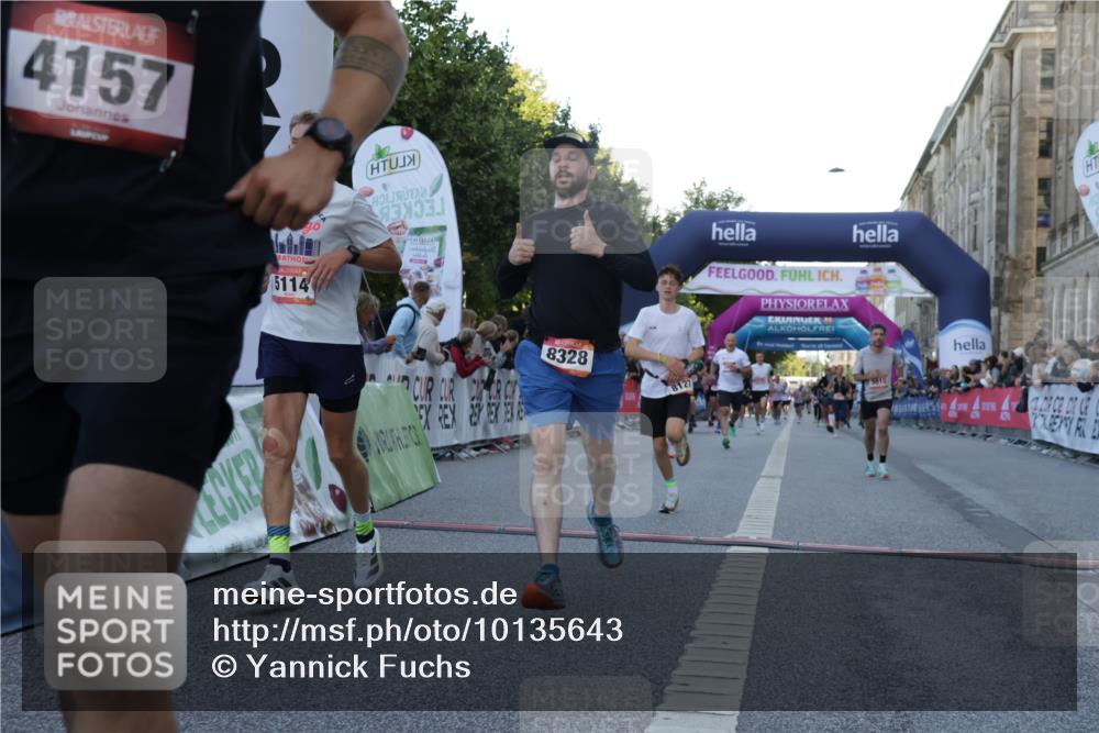 06.09.2026 - CURREX Alsterlauf Yannick Fuchs http://msf.ph/oto/10135643 06.09.2026 09:44:11 Ziel 2139, 2250, 2699, 2723, 3010, 3702, 3994, 4157, 4277, 4893, 5114, 5168, 5402, 5530, 5606, 8127, 8328 meine-sportfotos.de