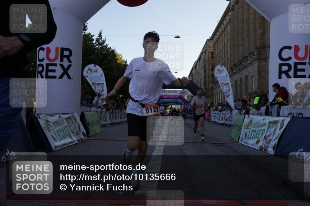 06.09.2026 - CURREX Alsterlauf Yannick Fuchs http://msf.ph/oto/10135666 06.09.2026 09:44:13 Ziel 2139, 2250, 2699, 2723, 3010, 3702, 3994, 4157, 4838, 5114, 5168, 5530, 5606, 8127, 8328 meine-sportfotos.de