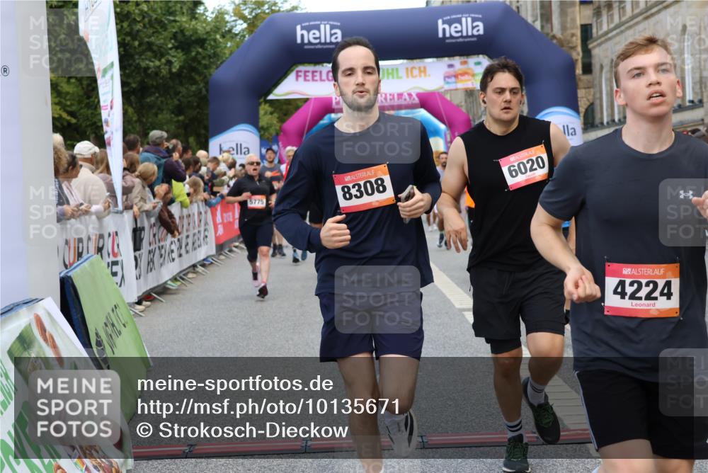 06.09.2026 - CURREX Alsterlauf Strokosch-Dieckow http://msf.ph/oto/10135671 06.09.2026 09:57:35 Ziel 2242, 2806, 2966, 3097, 3160, 3236, 3442, 3514, 3559, 3914, 4213, 4224, 4641, 4682, 4859, 5107, 5215, 5463, 5510, 5775, 6020, 6042, 6078, 6365, 8029 meine-sportfotos.de