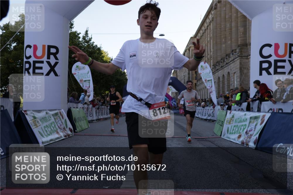 06.09.2026 - CURREX Alsterlauf Yannick Fuchs http://msf.ph/oto/10135672 06.09.2026 09:44:13 Ziel 2139, 2250, 2699, 2723, 3010, 3702, 3994, 4157, 4838, 5114, 5168, 5530, 5606, 8127, 8328 meine-sportfotos.de