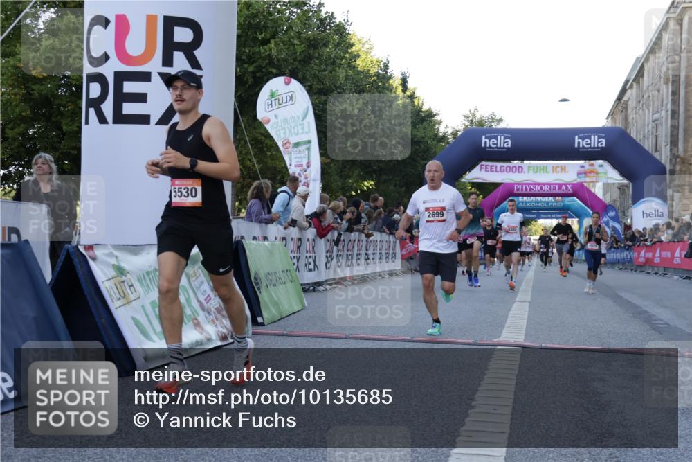 06.09.2026 - CURREX Alsterlauf Yannick Fuchs http://msf.ph/oto/10135685 06.09.2026 09:44:15 Ziel 2139, 2250, 2699, 2723, 3010, 3331, 3702, 4157, 4838, 4928, 5114, 5530, 5722, 8127, 8302, 8328 meine-sportfotos.de