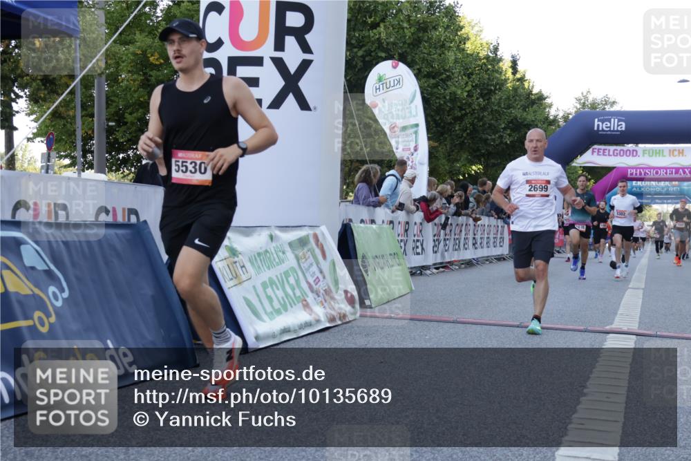 06.09.2026 - CURREX Alsterlauf Yannick Fuchs http://msf.ph/oto/10135689 06.09.2026 09:44:15 Ziel 2139, 2250, 2699, 2723, 3010, 3331, 3702, 4157, 4838, 4928, 5114, 5530, 5722, 8127, 8302, 8328 meine-sportfotos.de