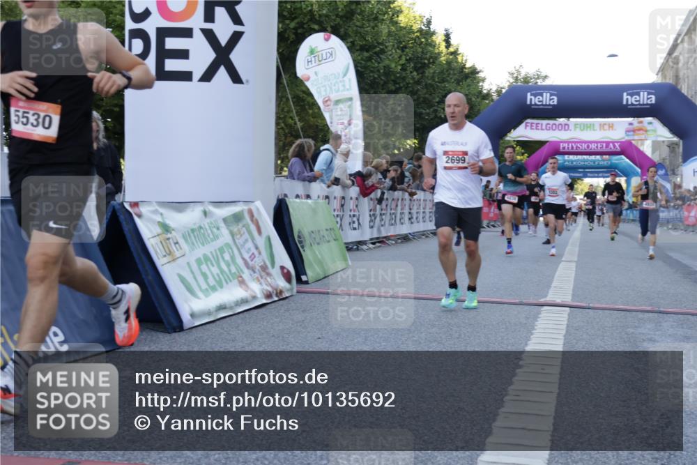 06.09.2026 - CURREX Alsterlauf Yannick Fuchs http://msf.ph/oto/10135692 06.09.2026 09:44:15 Ziel 2139, 2250, 2699, 2723, 3010, 3331, 3702, 4157, 4838, 4928, 5114, 5530, 5722, 8127, 8302, 8328 meine-sportfotos.de